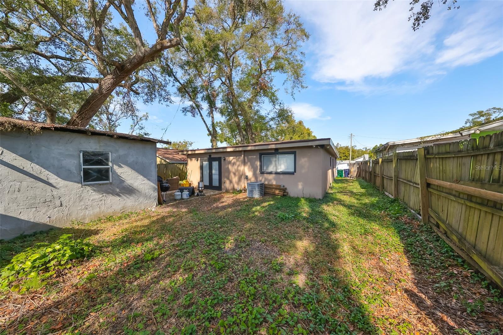 1607 E LOUISIANA AVE