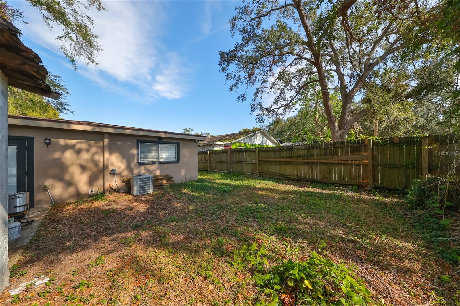 1607 E LOUISIANA AVE