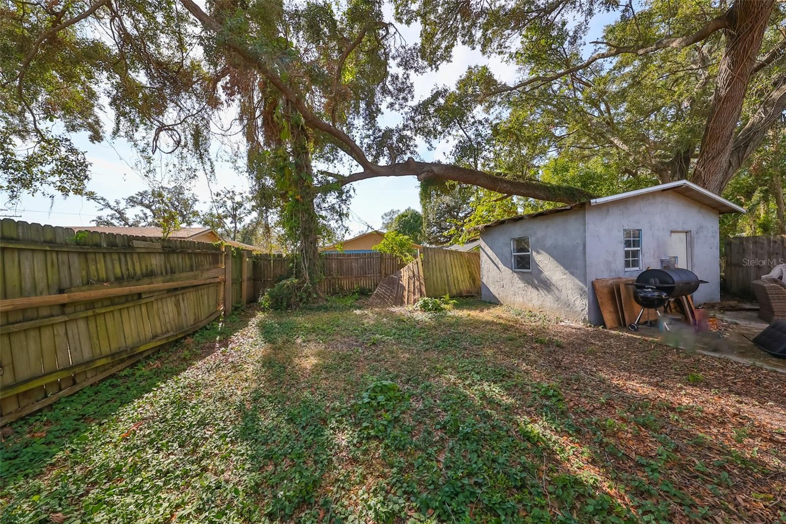 1607 E LOUISIANA AVE