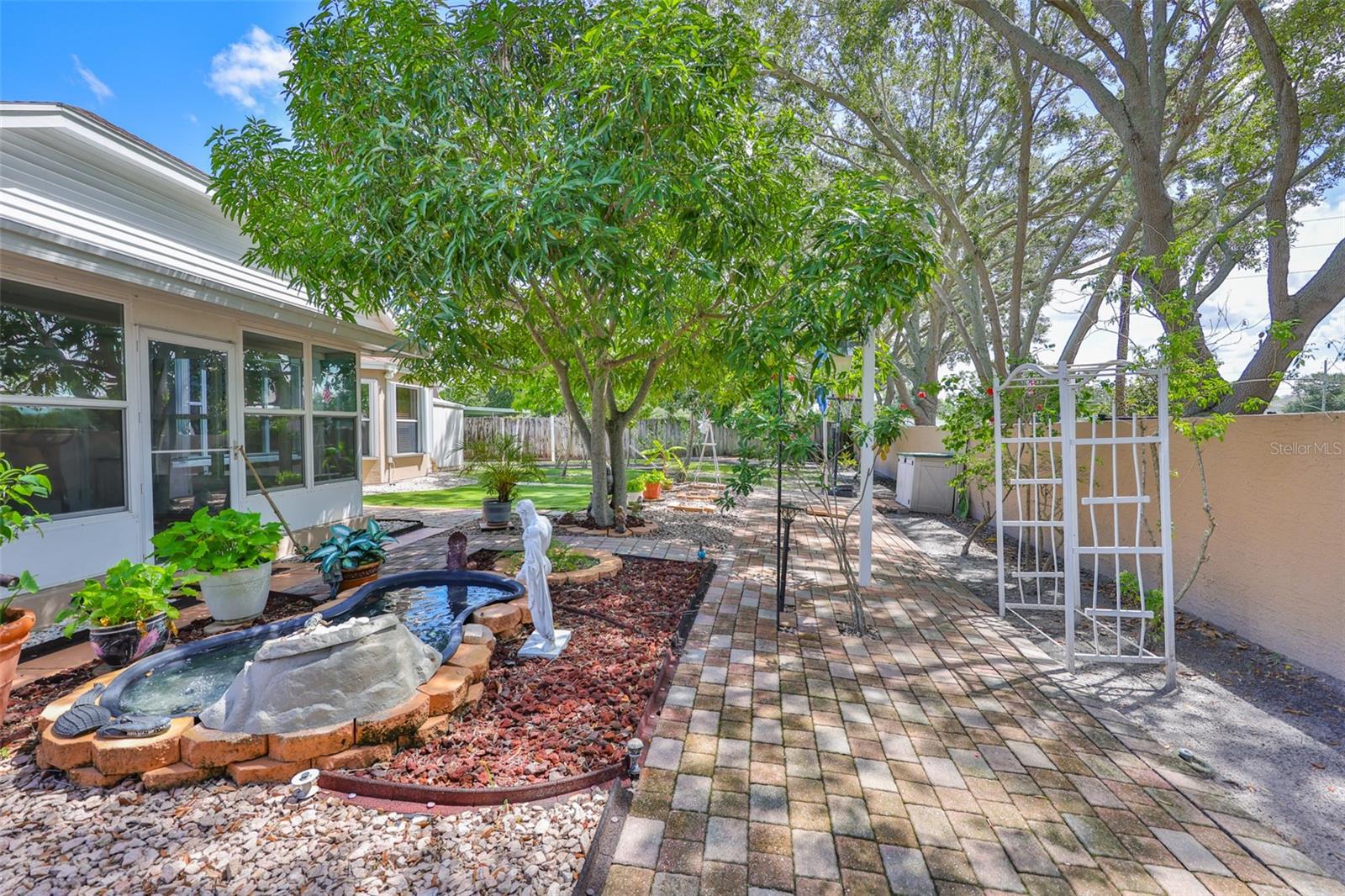 8916 SOUTHBAY DR