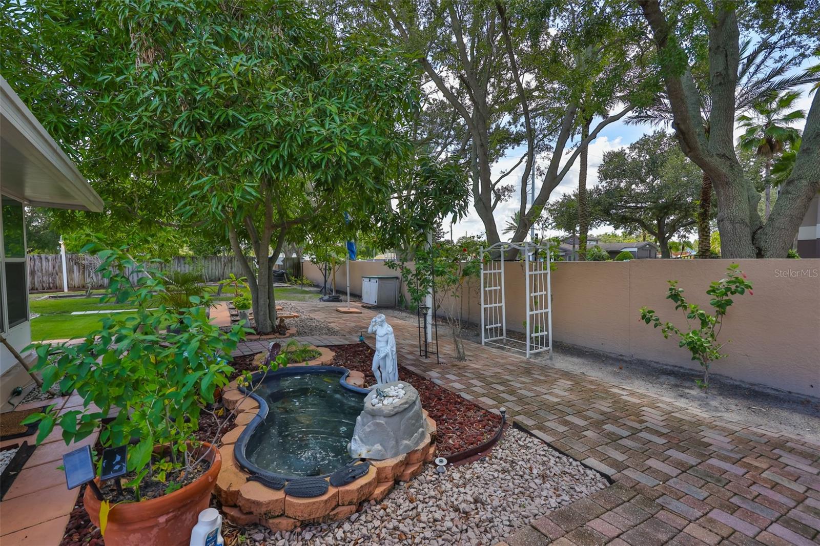 8916 SOUTHBAY DR