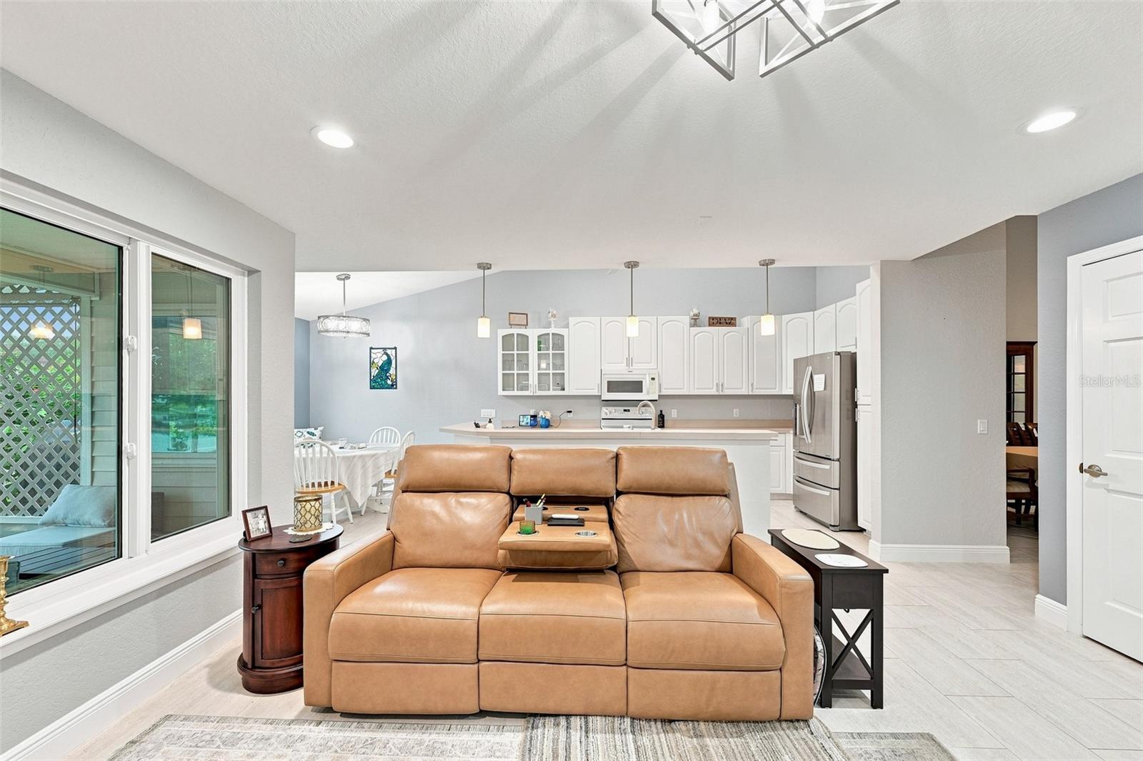 1821 LAKE HERON DR