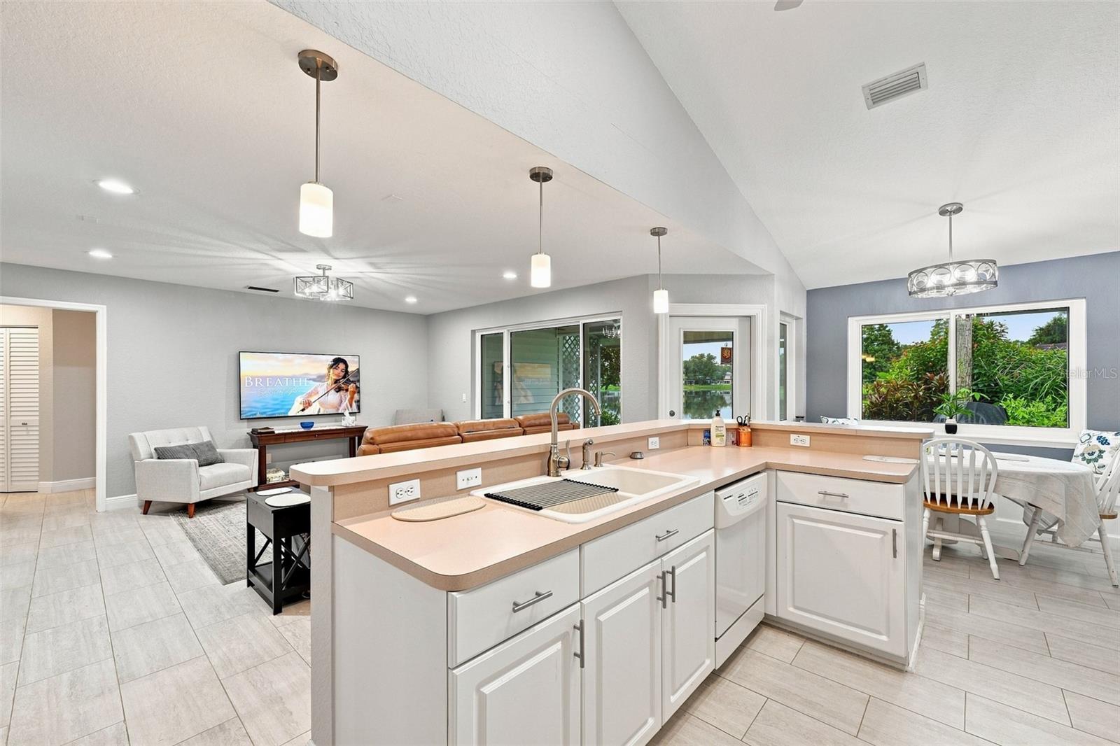 1821 LAKE HERON DR