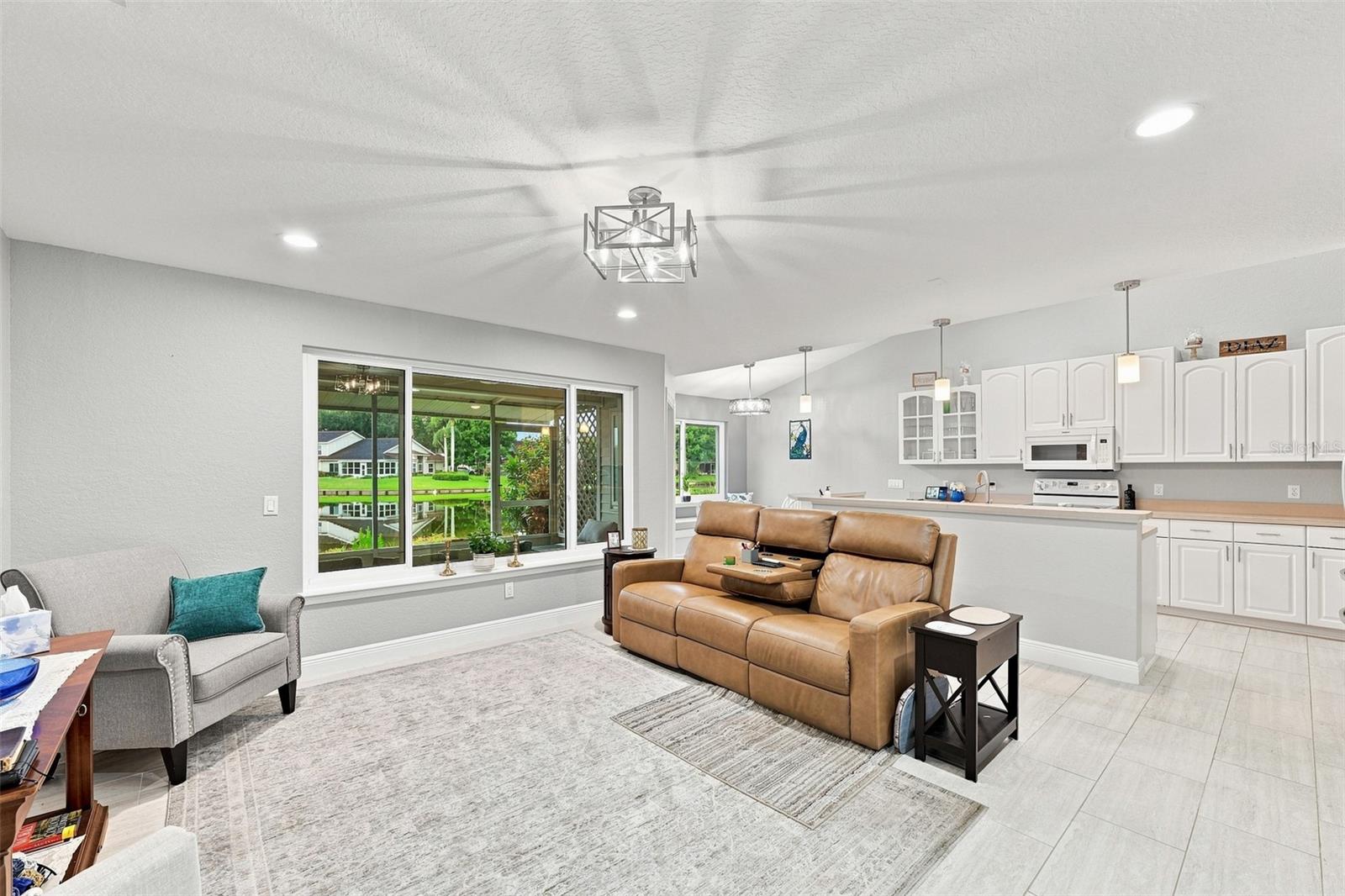 1821 LAKE HERON DR