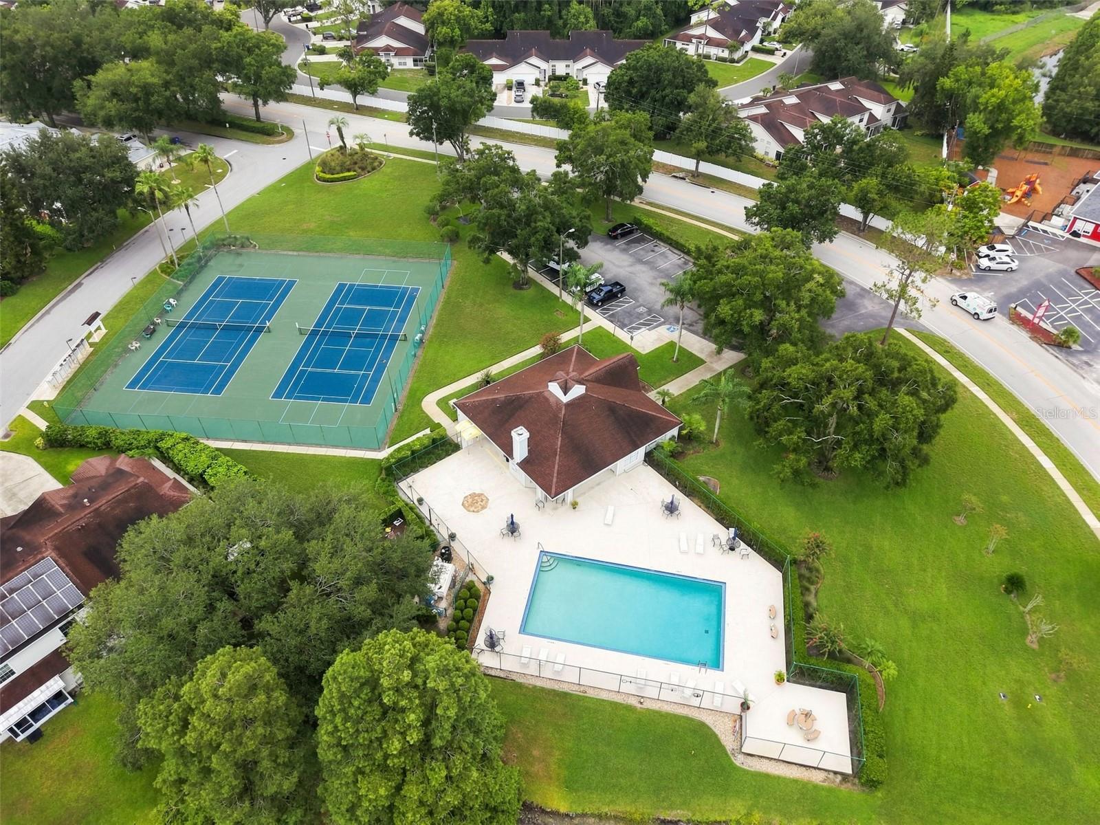 1821 LAKE HERON DR