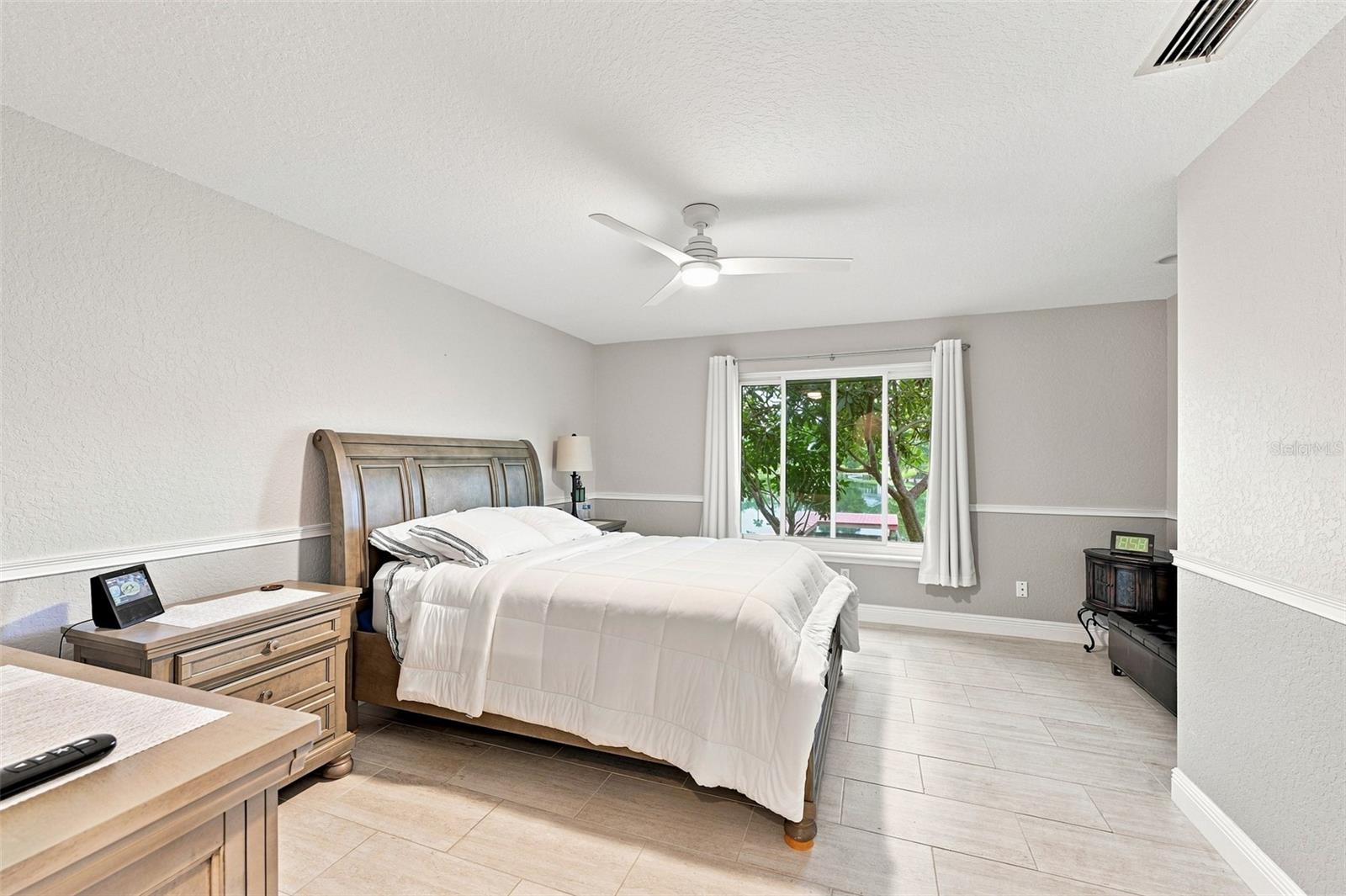 1821 LAKE HERON DR
