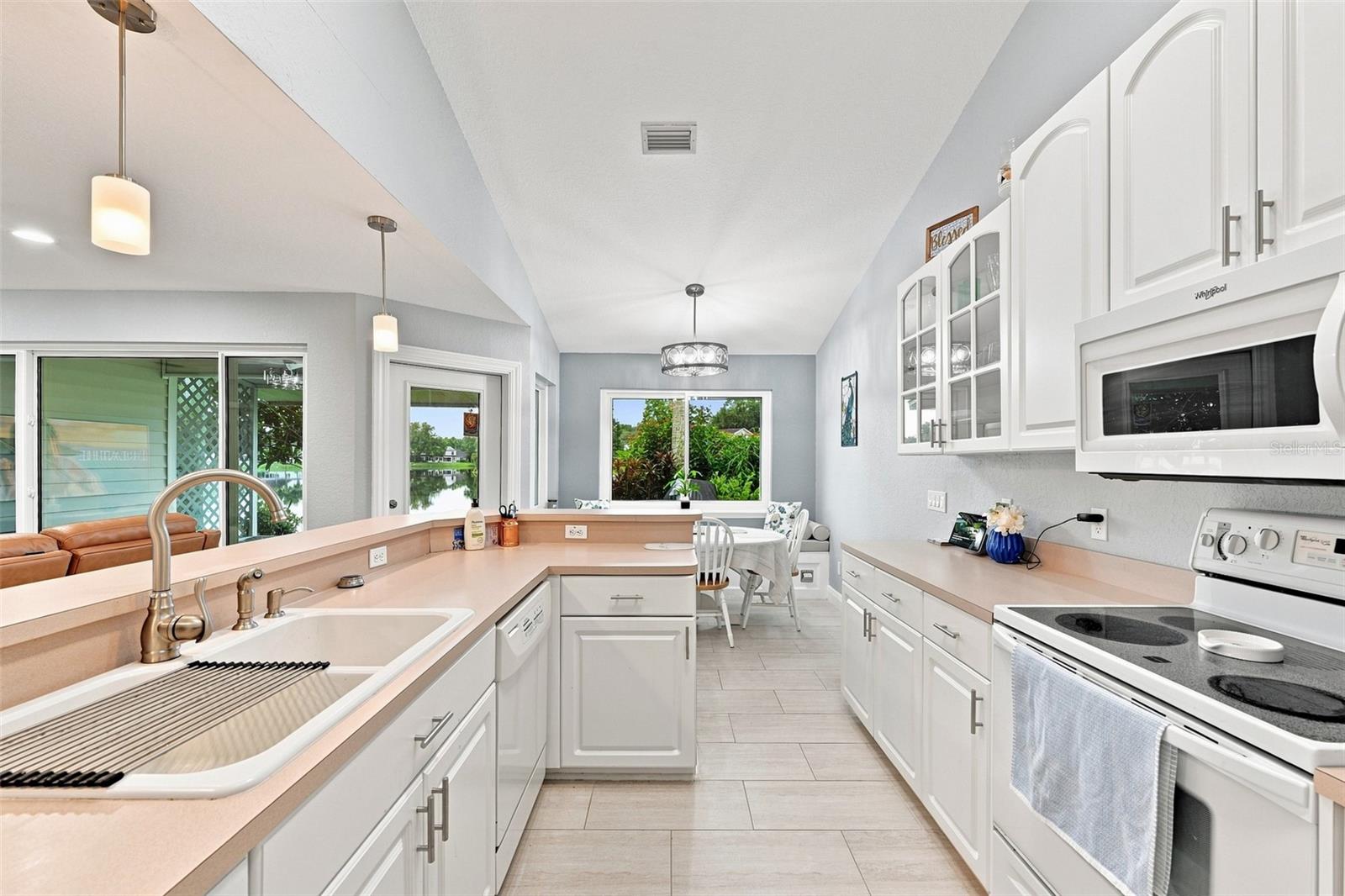 1821 LAKE HERON DR