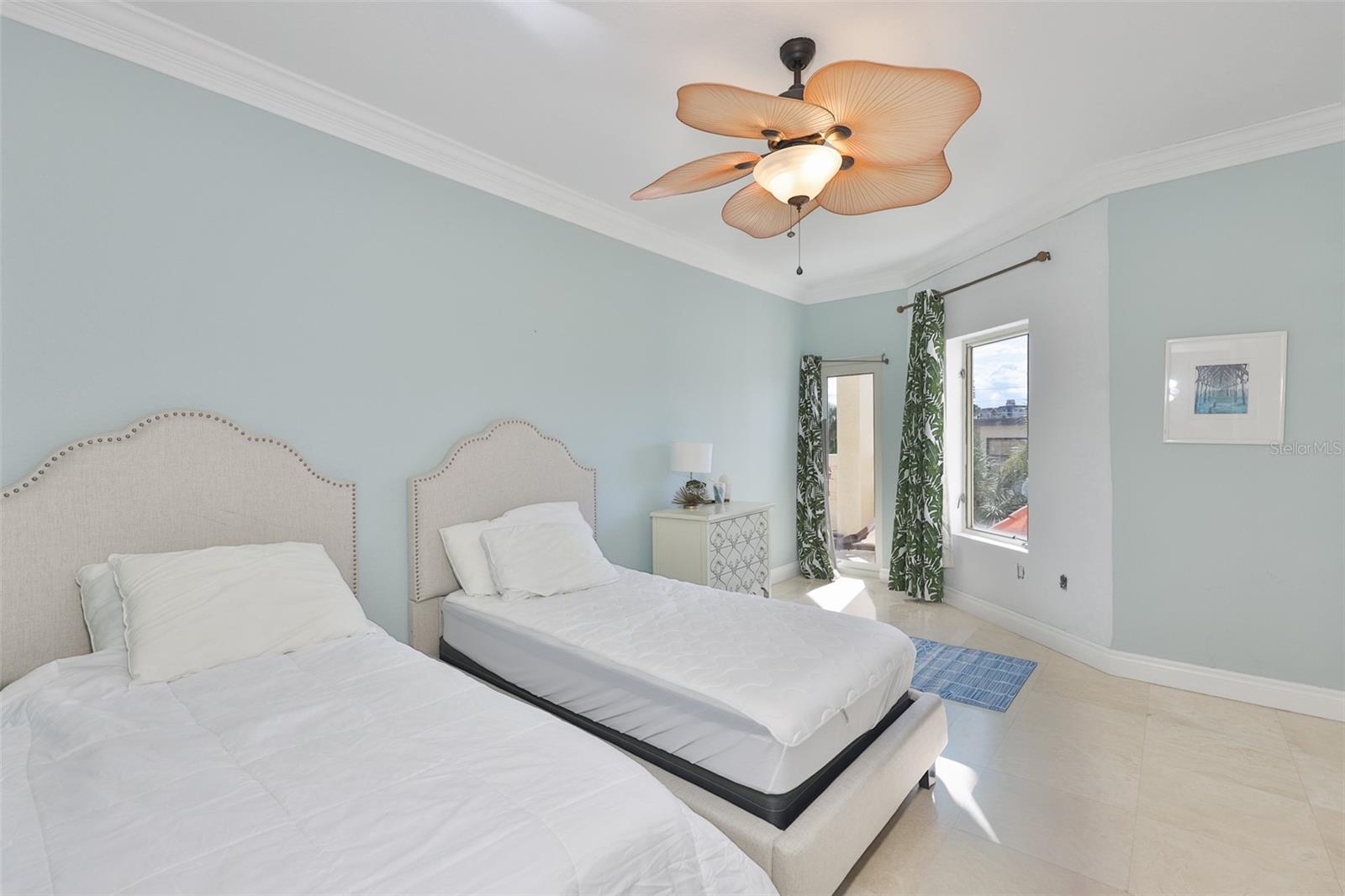 14 SOMERSET ST #3C
