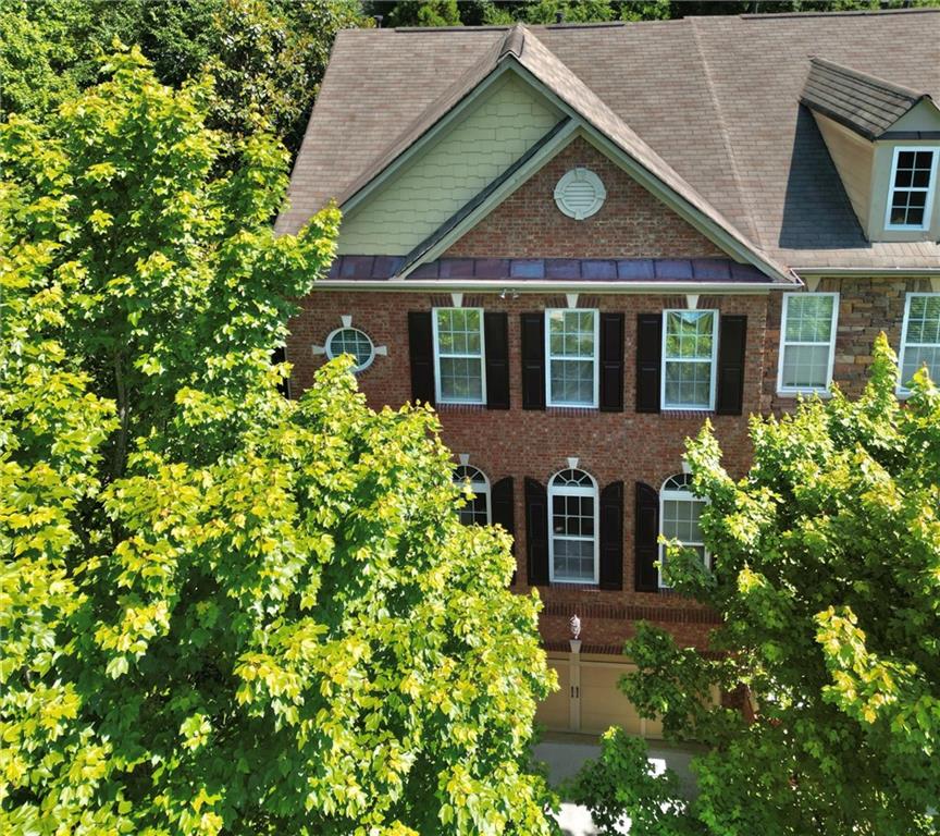882 West Road NE