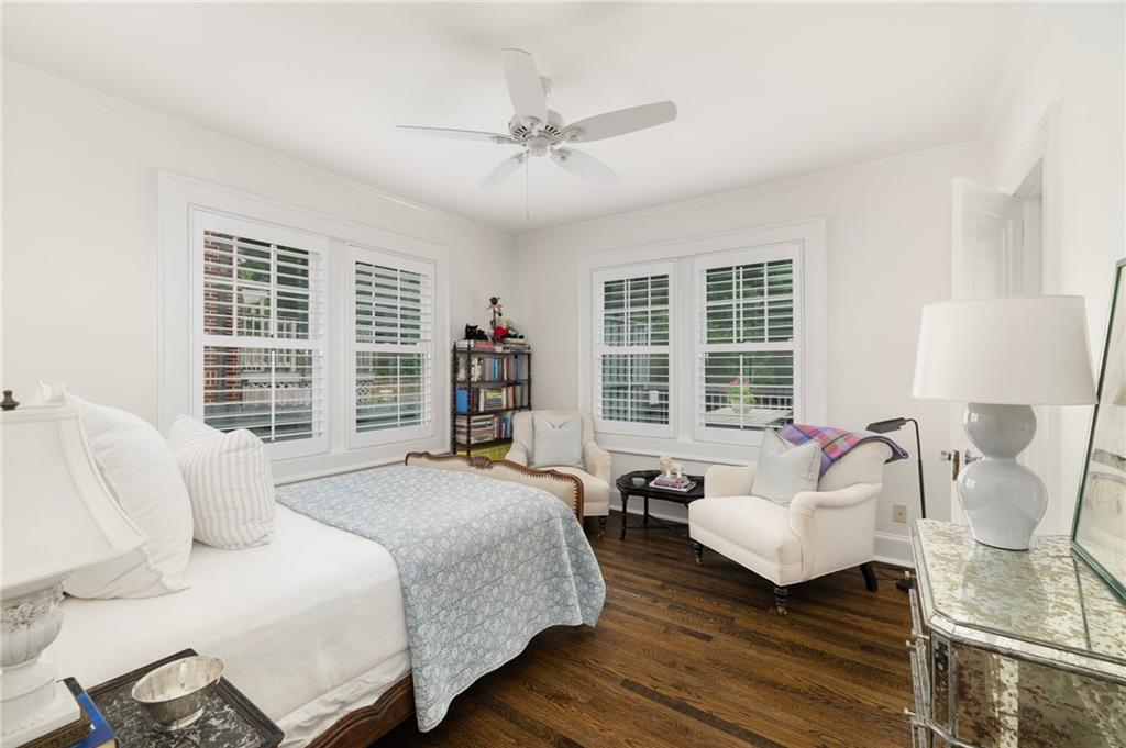 809 Yorkshire Road NE