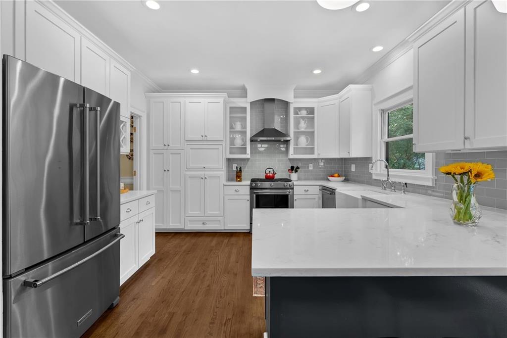 411 Chelsea Circle NE