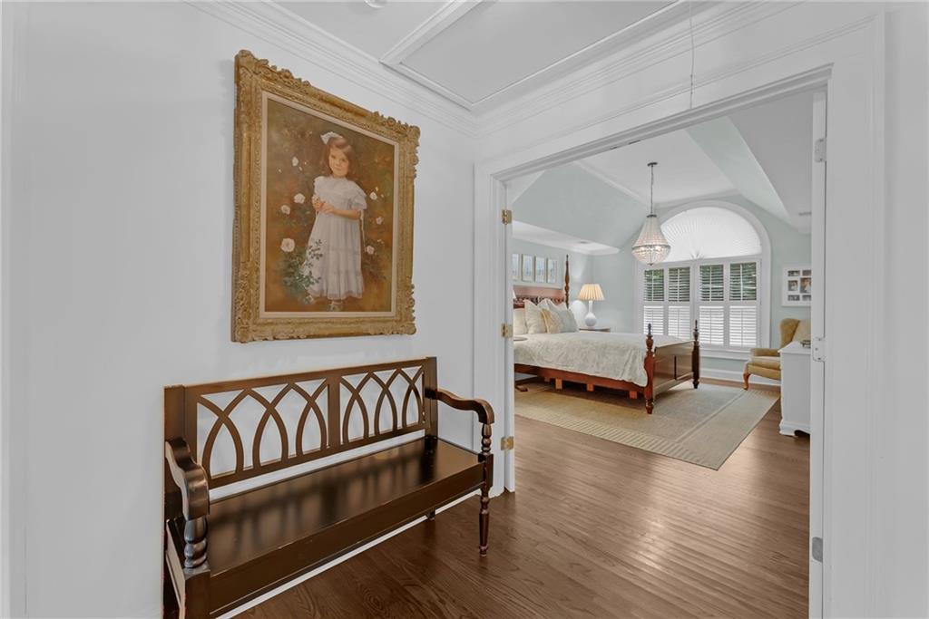 411 Chelsea Circle NE