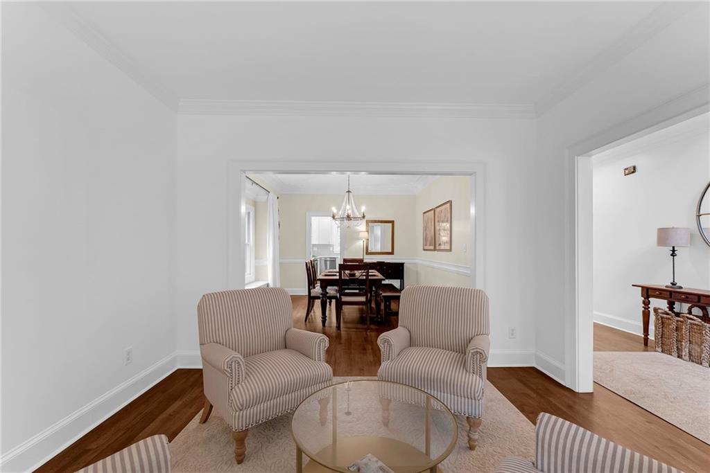 411 Chelsea Circle NE