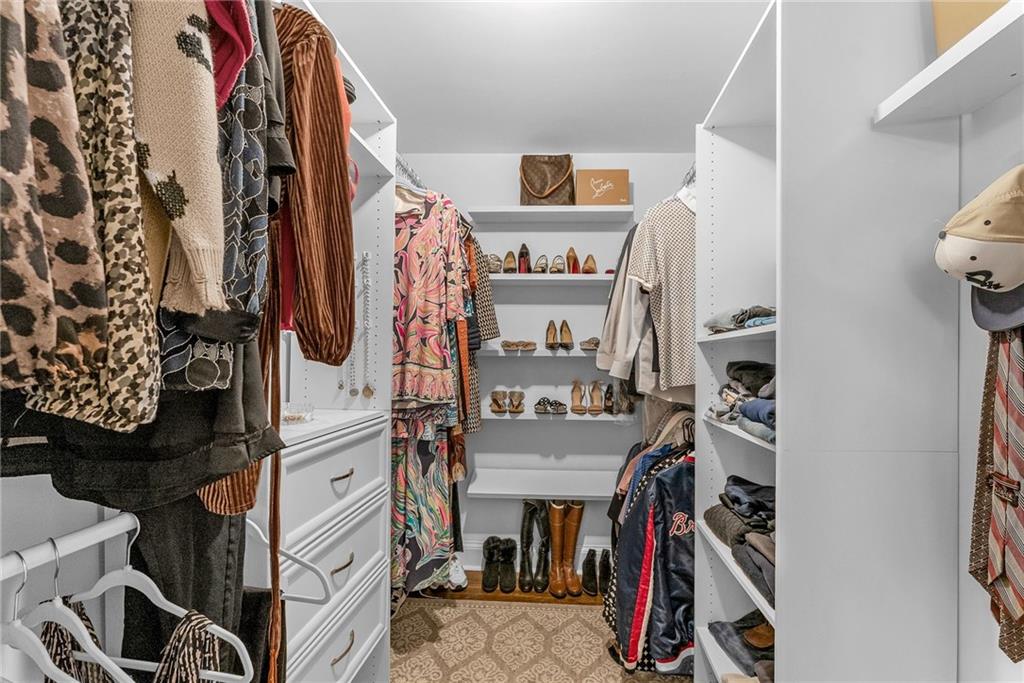 411 Chelsea Circle NE