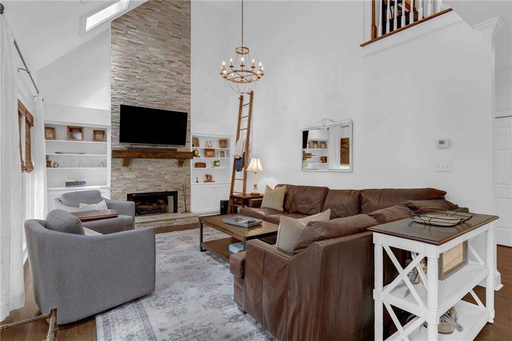 411 Chelsea Circle NE