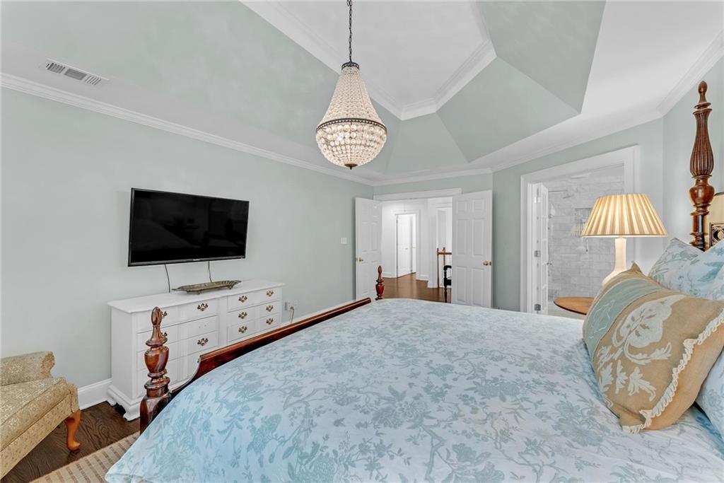 411 Chelsea Circle NE