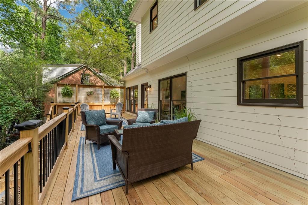 411 Chelsea Circle NE