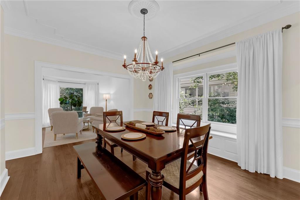 411 Chelsea Circle NE