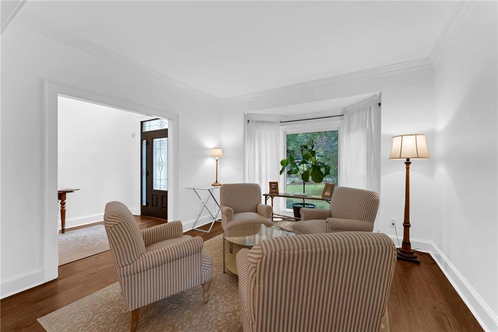 411 Chelsea Circle NE