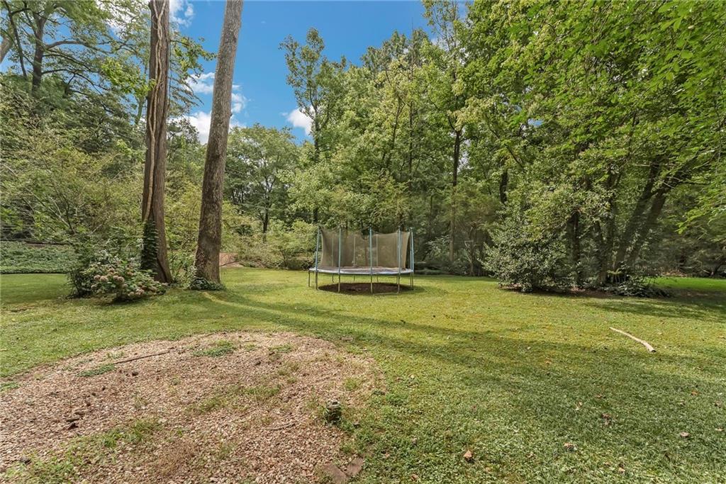 411 Chelsea Circle NE