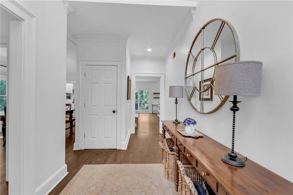 411 Chelsea Circle NE