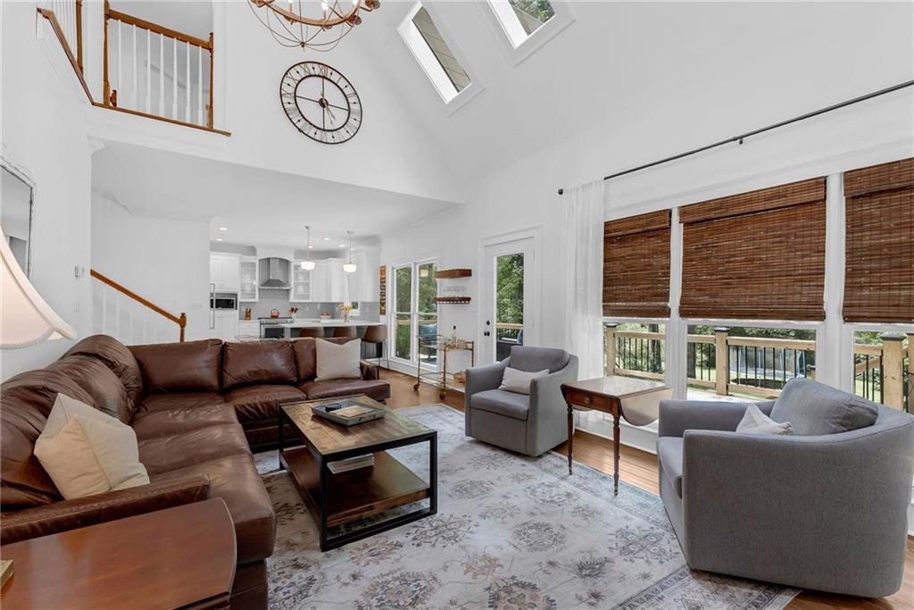 411 Chelsea Circle NE