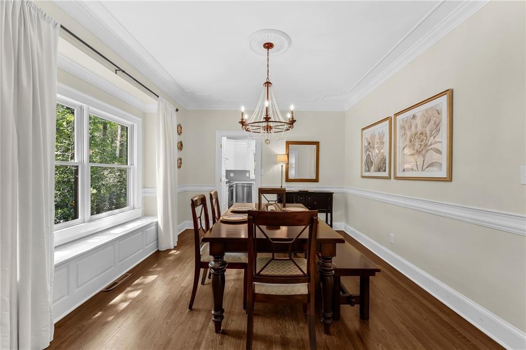 411 Chelsea Circle NE