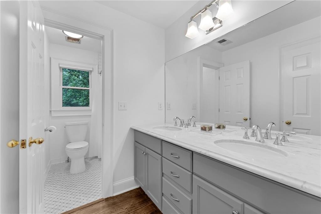 411 Chelsea Circle NE