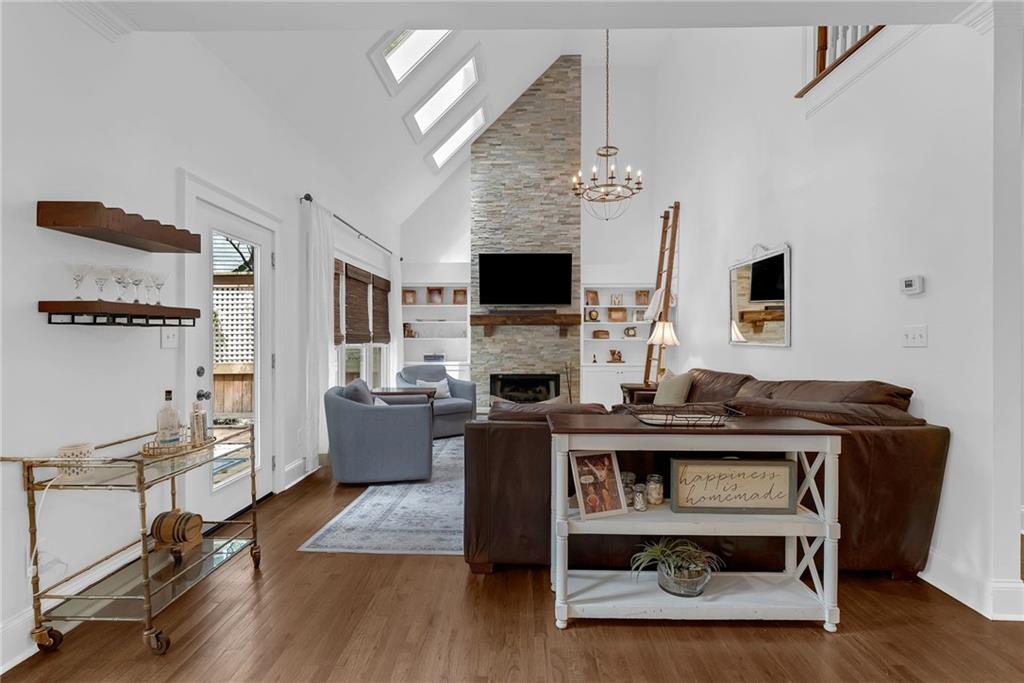 411 Chelsea Circle NE