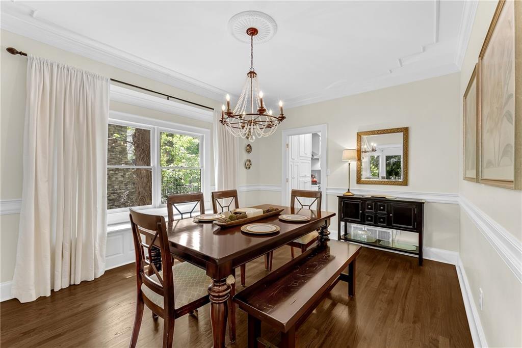 411 Chelsea Circle NE