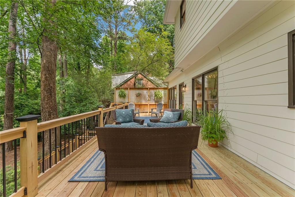 411 Chelsea Circle NE