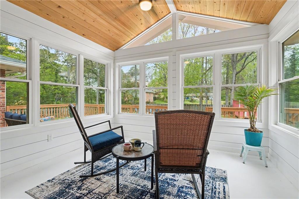 2081 S Akin Drive NE