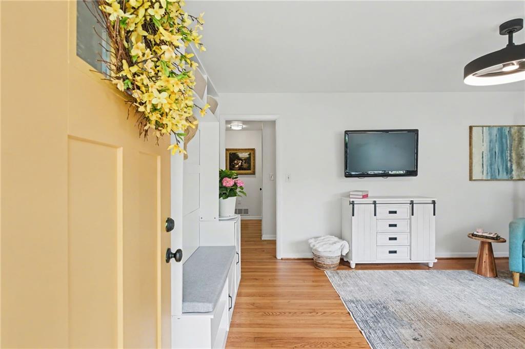 2081 S Akin Drive NE