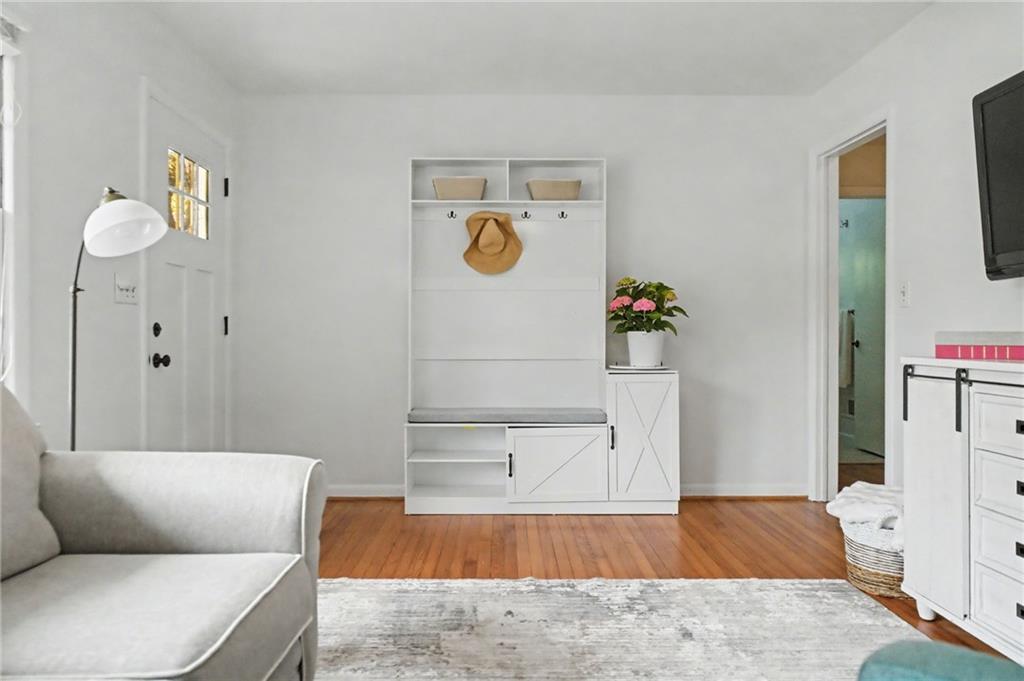 2081 S Akin Drive NE