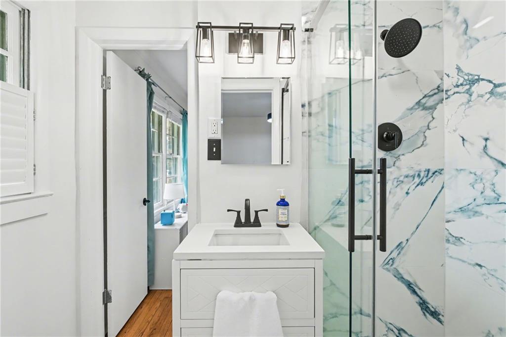 2081 S Akin Drive NE