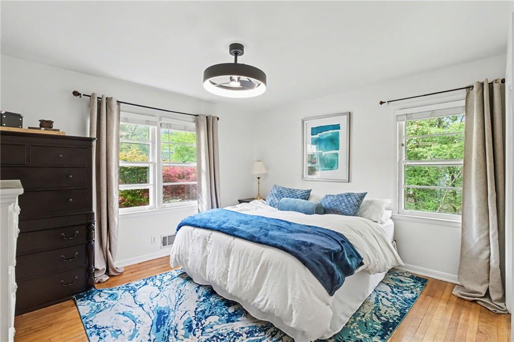 2081 S Akin Drive NE