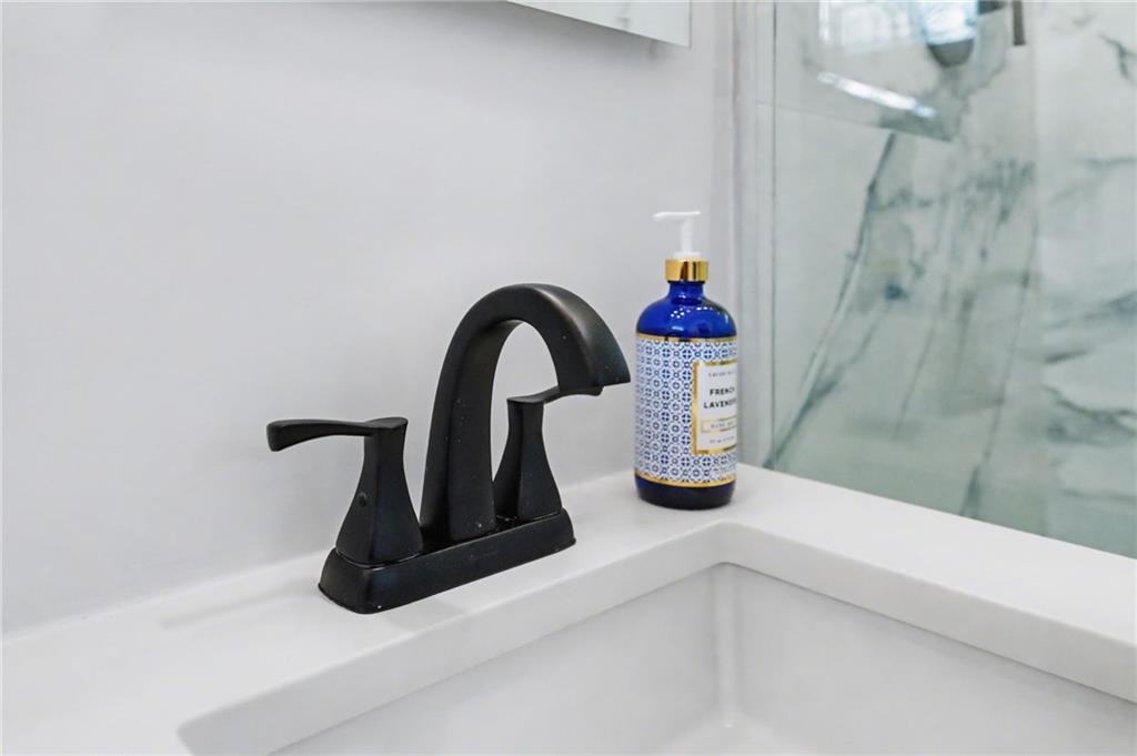 2081 S Akin Drive NE