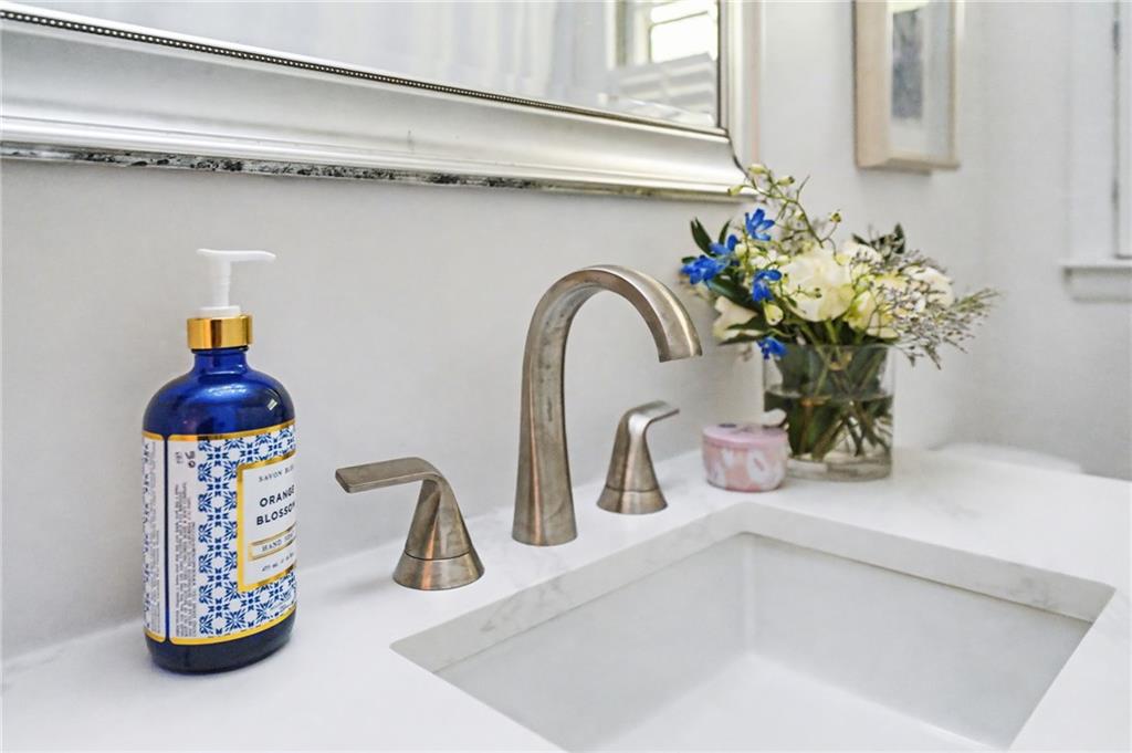 2081 S Akin Drive NE