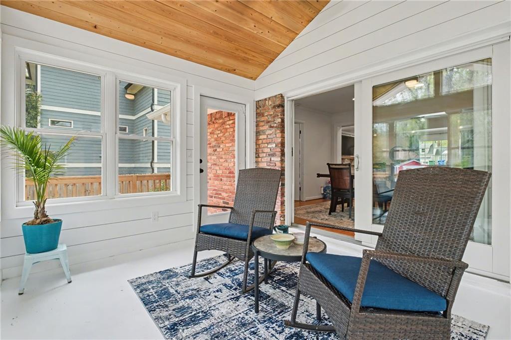 2081 S Akin Drive NE