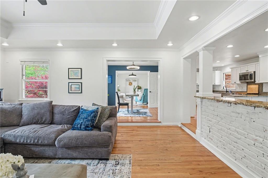 2081 S Akin Drive NE