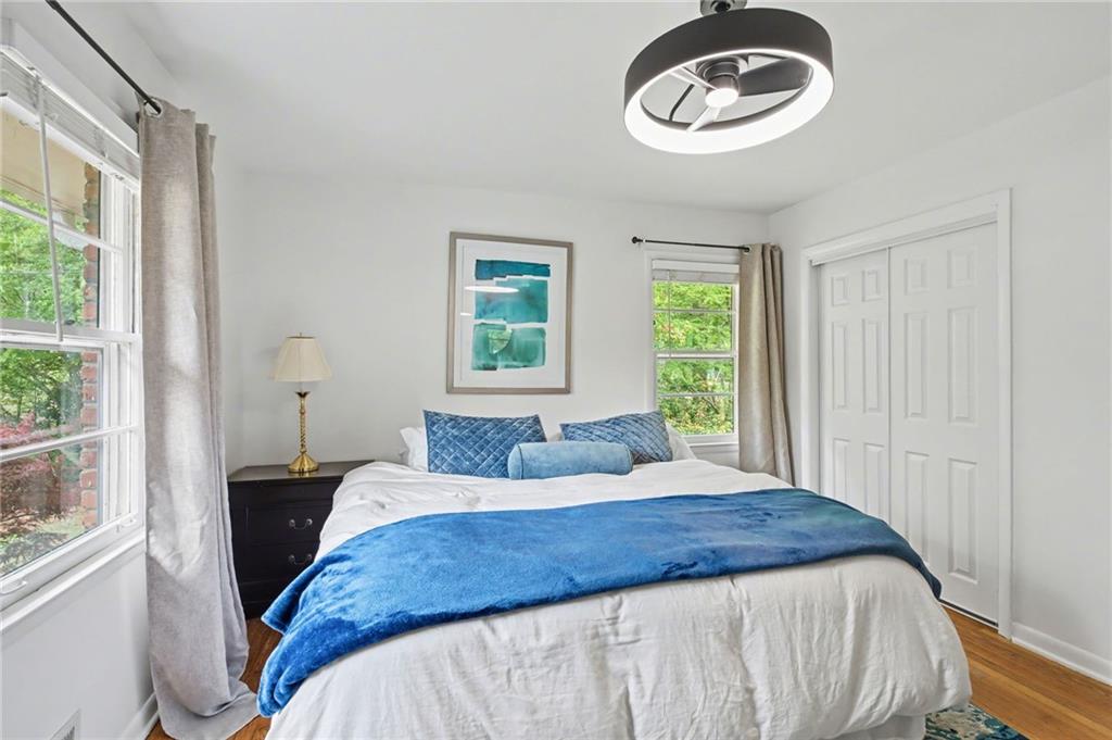 2081 S Akin Drive NE