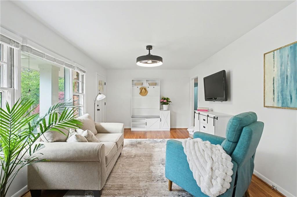 2081 S Akin Drive NE