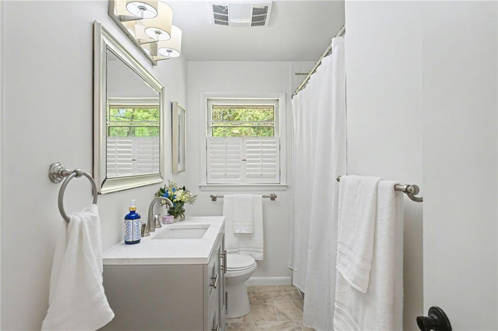 2081 S Akin Drive NE