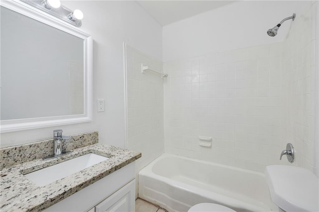 4322 Glenwood Parkway