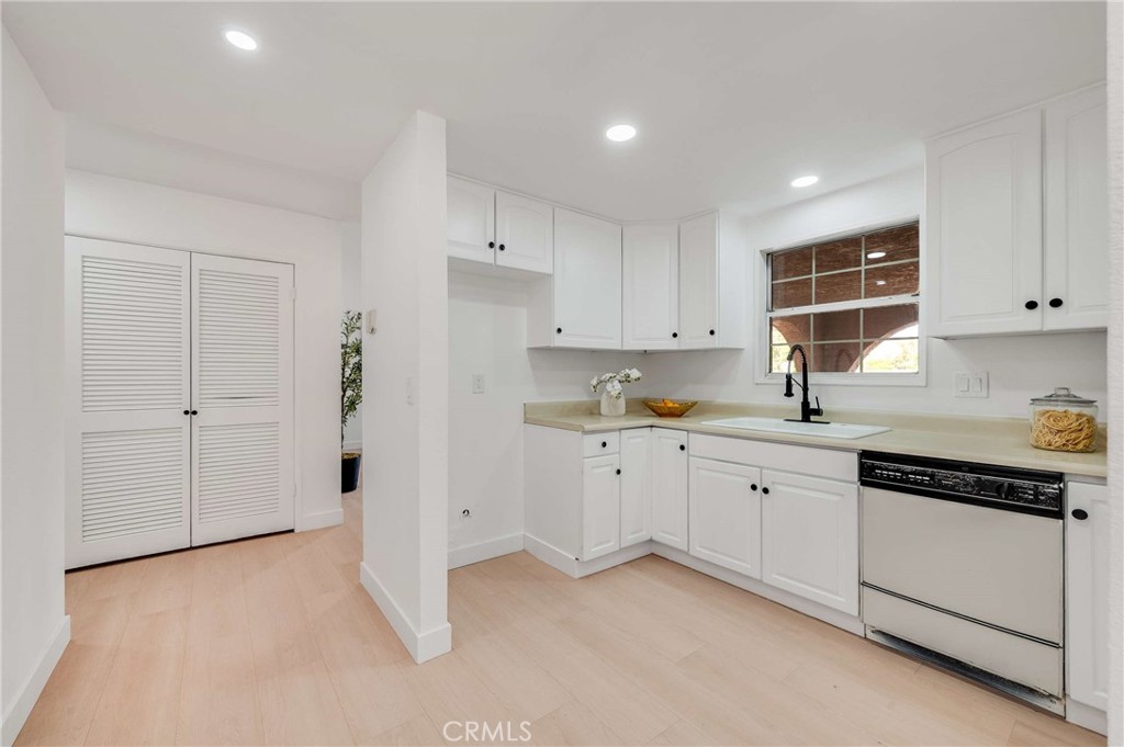 6425 Stover