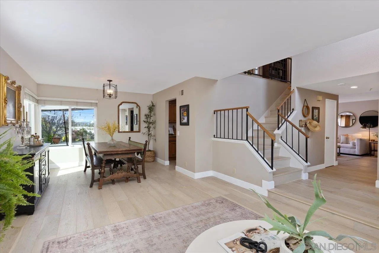 3746 Kelton Dr