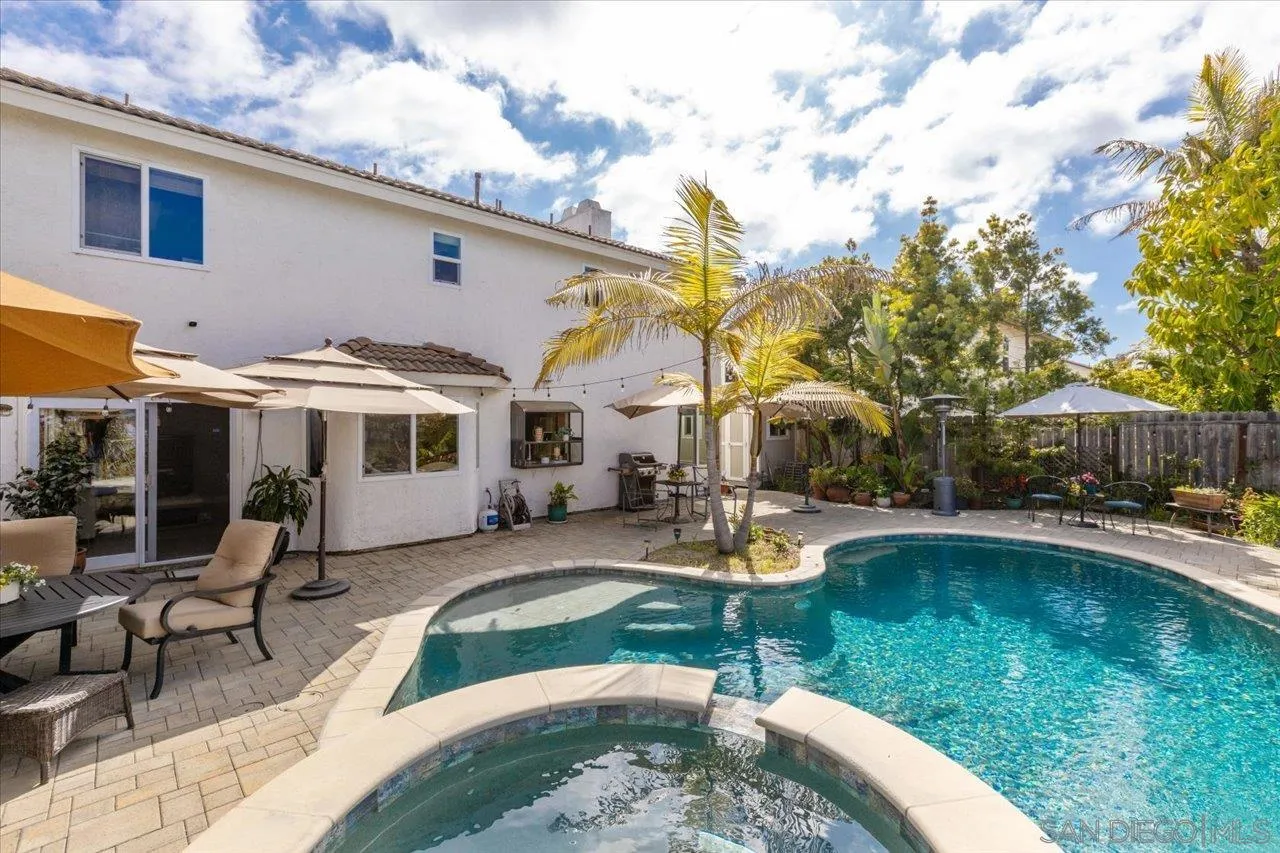 3746 Kelton Dr