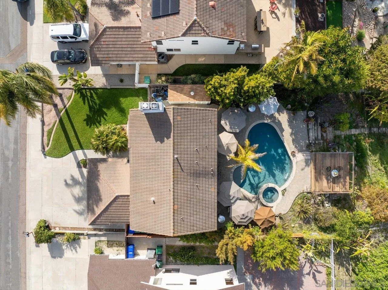 3746 Kelton Dr
