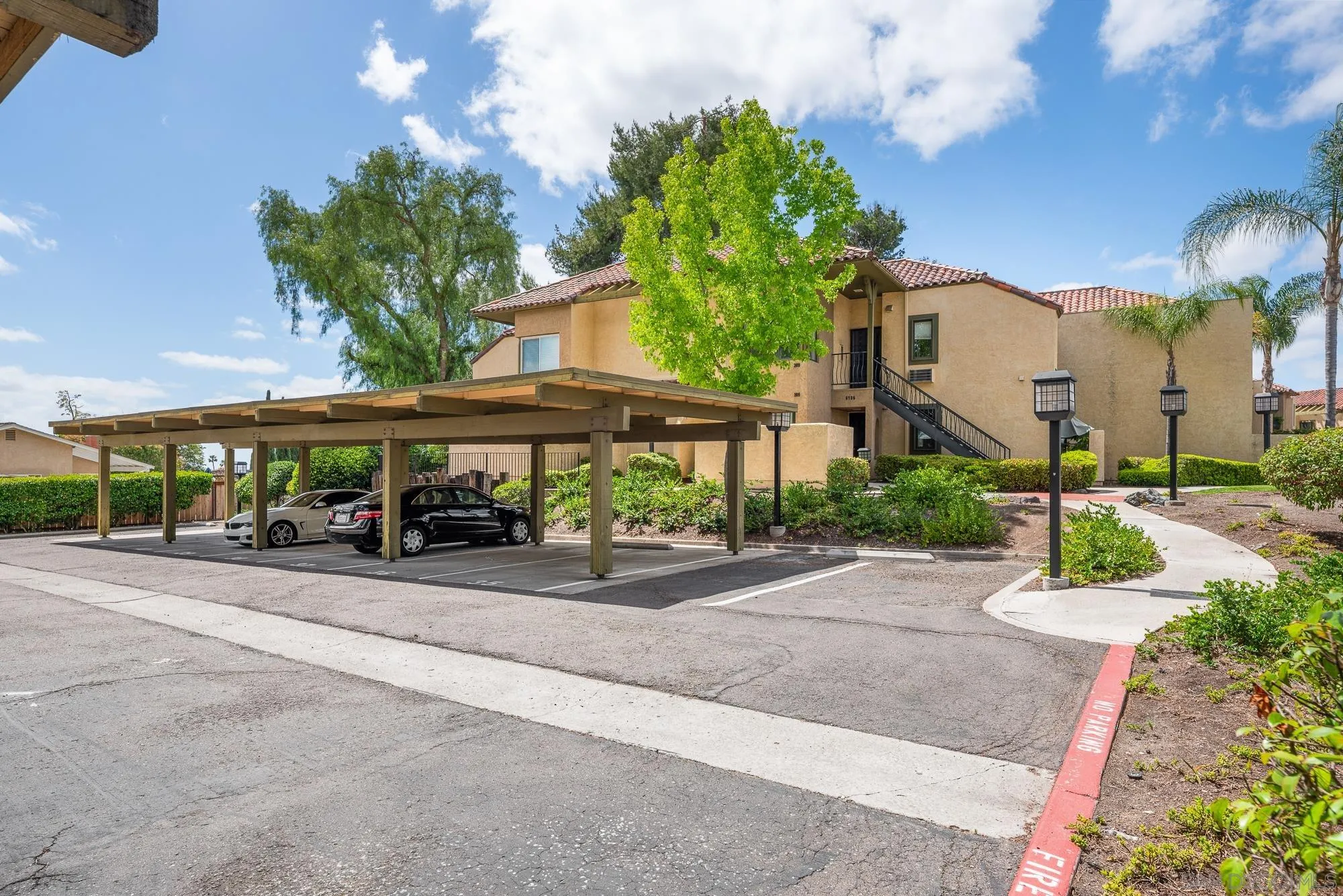 6736 Oakridge Road Unit: 211