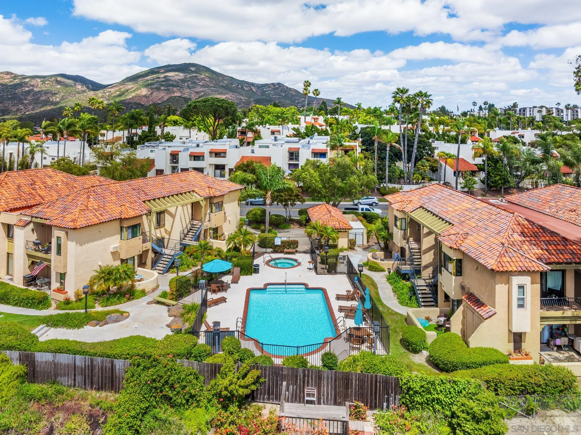 6736 Oakridge Road Unit: 211
